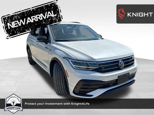 Opal White Pearl Effect 2024 Volkswagen Tiguan 2.0T SE R-Line Black
