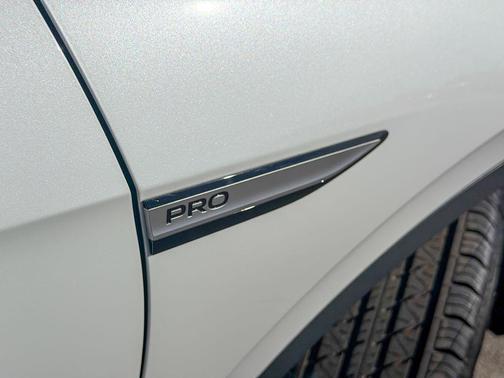 Opal White Pearl 2026 Volkswagen ID.4 Pro