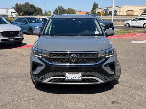 Pure Gray 2023 Volkswagen Taos 1.5T SE