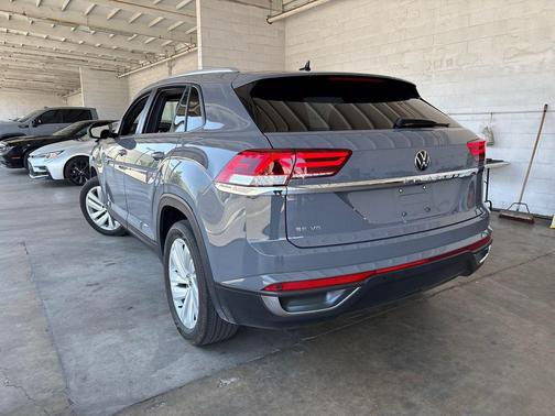 Pure Gray 2022 Volkswagen Atlas Cross Sport 3.6L V6 SE w/Technology