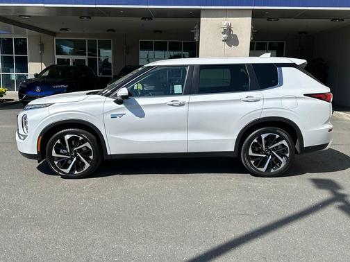 2023 Mitsubishi Outlander PHEV SE
