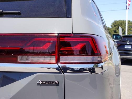 Pure Gray 2026 Volkswagen Atlas 2.0T SEL Premium R-Line