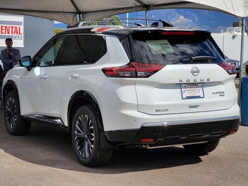 Everest White Pearl/Super Black 2026 Nissan Rogue Platinum