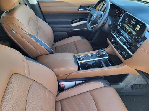 2025 Nissan Pathfinder Platinum 4WD