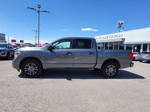 2023 Nissan Titan SV