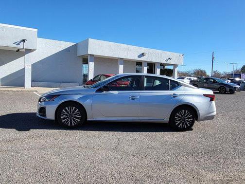 2025 Nissan Altima SV FWD