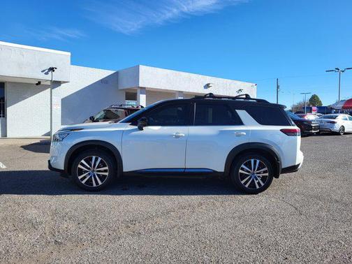 2023 Nissan Pathfinder Platinum 4WD