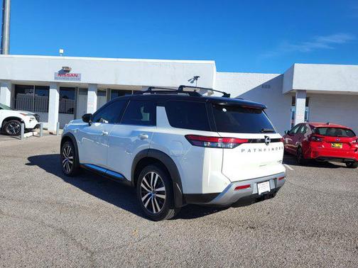 2023 Nissan Pathfinder Platinum 4WD