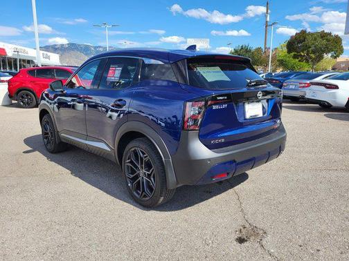 2025 Nissan Kicks SR
