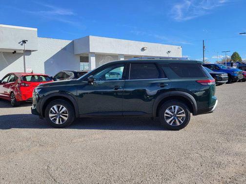 2025 Nissan Pathfinder SL 4WD