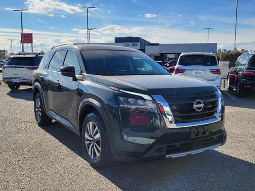 2025 Nissan Pathfinder SL 4WD