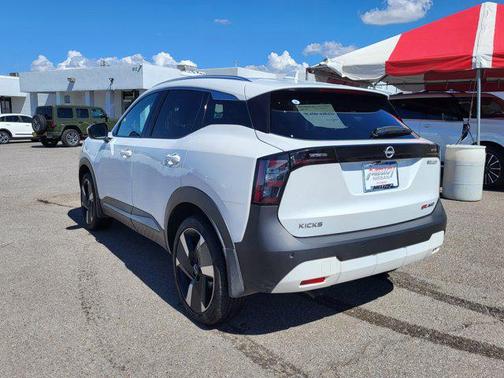 2025 Nissan Kicks SR
