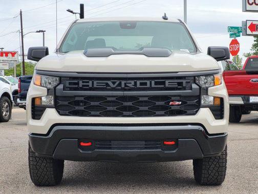 White Sands 2026 Chevrolet Silverado 1500 Custom Trail Boss
