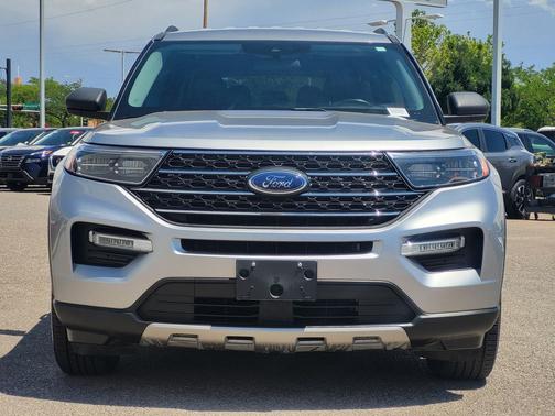 Iconic Silver Metallic 2022 Ford Explorer XLT