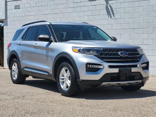 Iconic Silver Metallic 2022 Ford Explorer XLT