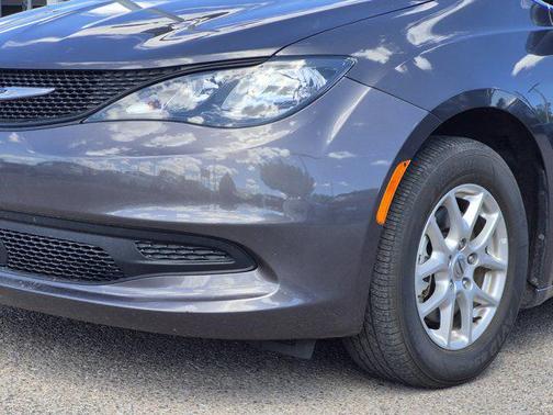 Granite Crystal Metallic Clearcoat 2023 Chrysler Voyager LX