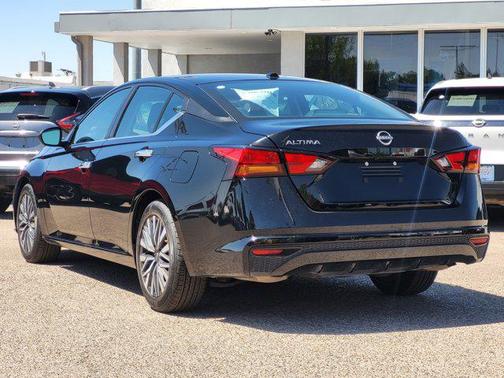 Super Black 2025 Nissan Altima SV FWD