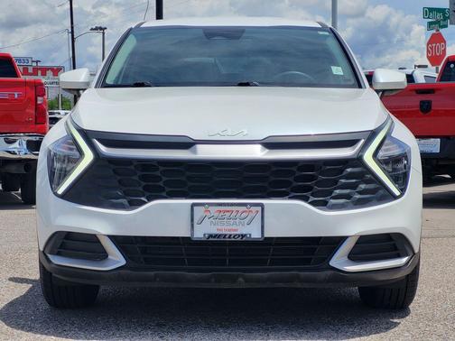 Snow White Pearl 2023 Kia Sportage LX