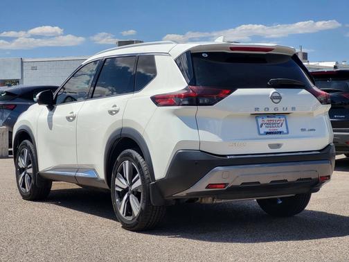 Pearl White Tricoat 2023 Nissan Rogue SL