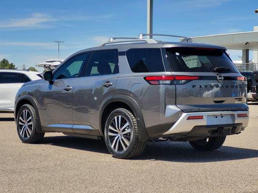 2024 Nissan Pathfinder Platinum 4WD