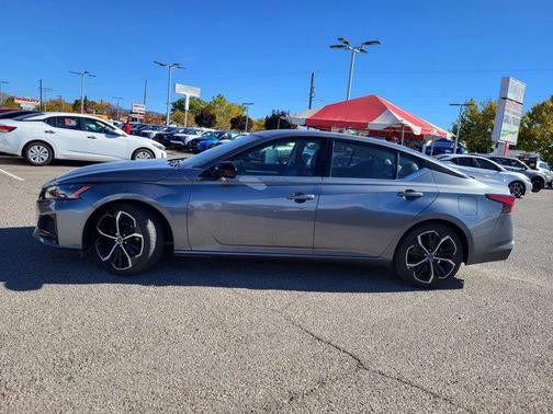 2023 Nissan Altima SR FWD