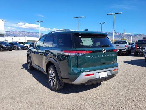 2023 Nissan Pathfinder SL 4WD