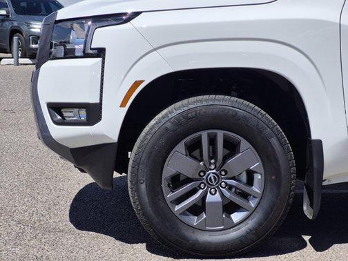 Glacier White 2025 Nissan Frontier SV