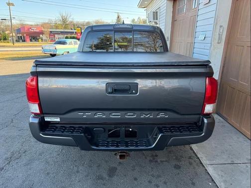 2017 Toyota Tacoma SR