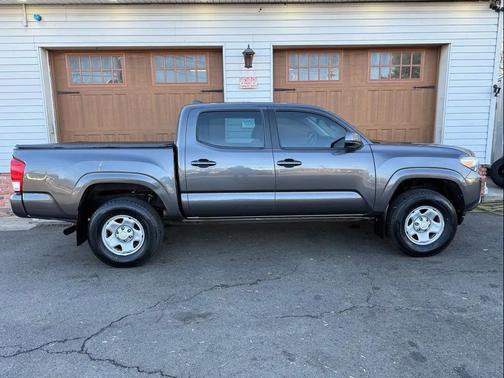 2017 Toyota Tacoma SR