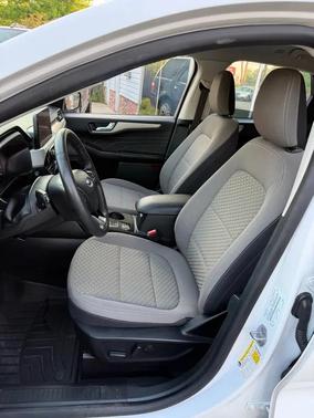 Oxford White 2021 Ford Escape SE