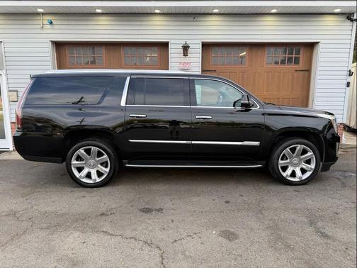 2018 Cadillac Escalade ESV Luxury