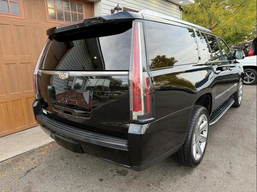 2018 Cadillac Escalade ESV Luxury