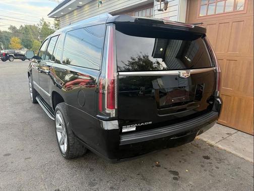 2018 Cadillac Escalade ESV Luxury
