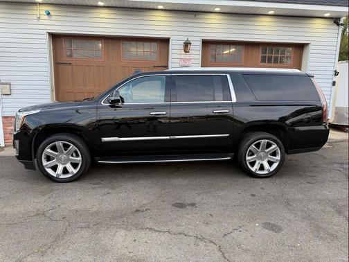 2018 Cadillac Escalade ESV Luxury