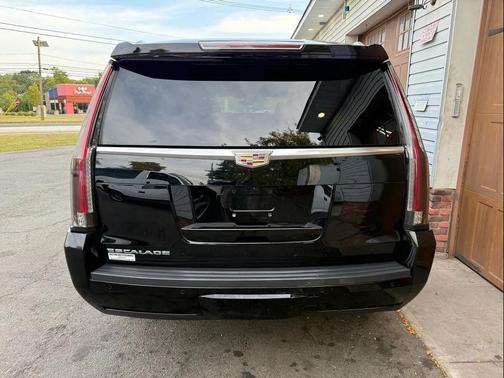 2018 Cadillac Escalade ESV Luxury