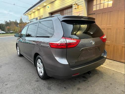 2015 Toyota Sienna LE