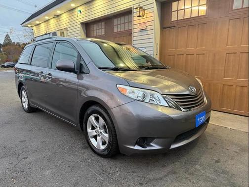 2015 Toyota Sienna LE