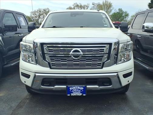 Glacier White 2021 Nissan Titan SV