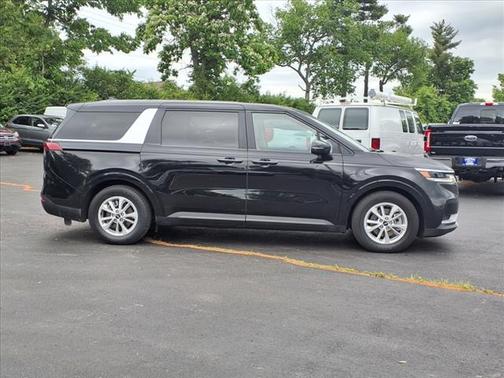 2023 Kia Carnival LX