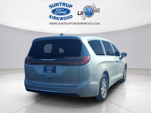 2024 Chrysler Pacifica Touring-L