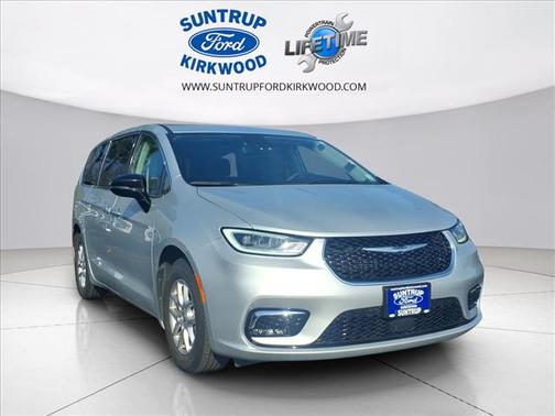 2024 Chrysler Pacifica Touring-L