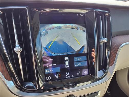 2021 Volvo S60 Recharge Plug-In Hybrid T8 R-Design Expression