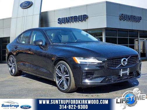 2021 Volvo S60 Recharge Plug-In Hybrid T8 R-Design Expression