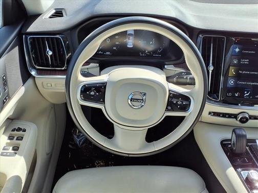 2021 Volvo S60 Recharge Plug-In Hybrid T8 R-Design Expression
