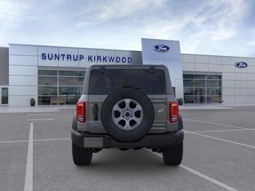 Carbonized Gray Metallic 2026 Ford Bronco Big Bend