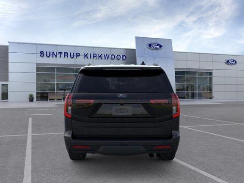 Agate Black Metallic 2026 Ford Expedition Tremor