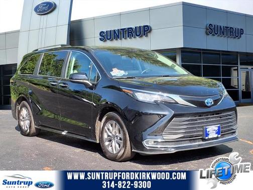 2023 Toyota Sienna XLE 8 Passenger