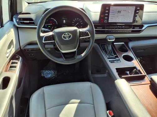 2023 Toyota Sienna XLE 8 Passenger