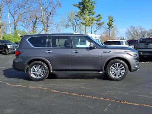 2023 INFINITI QX80 Luxe