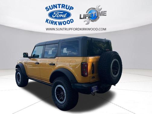 Cyber Orange Metallic Tricoat 2022 Ford Bronco Badlands